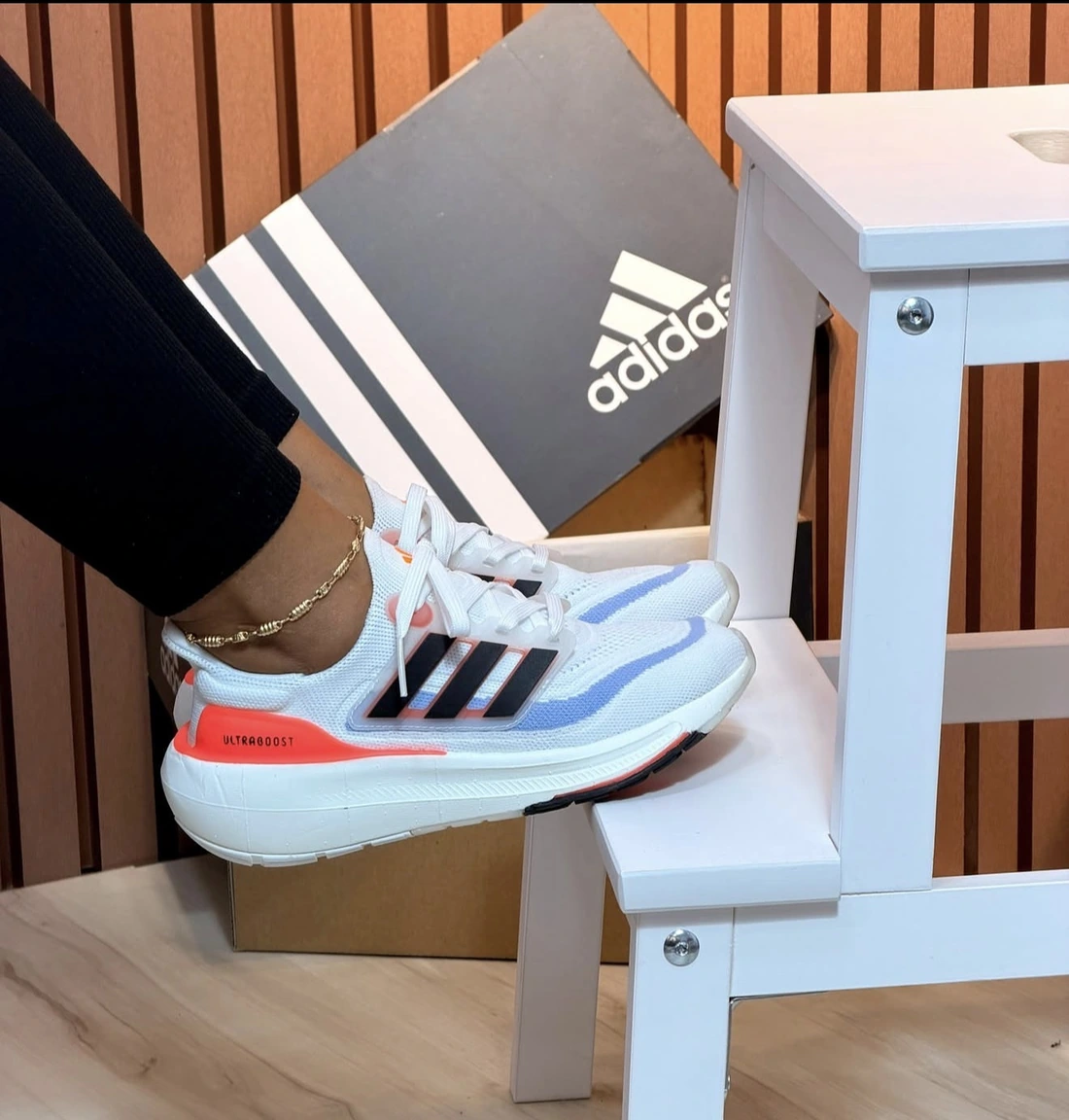 Adidas Ultraboost 5 disponible en el catálogo KindMind