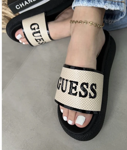 Guess Beige en Guess Beige