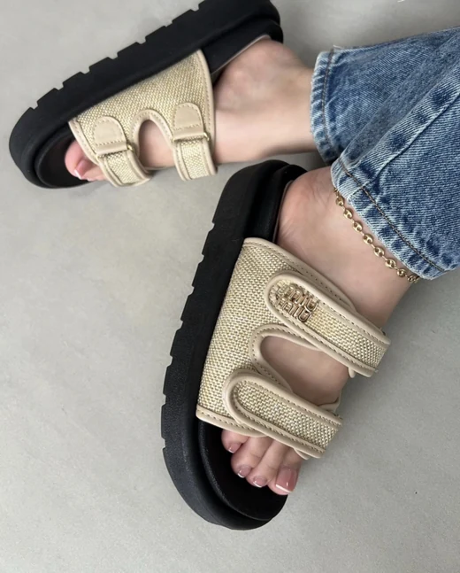 Miu Miu Beige en Miu Miu Beige