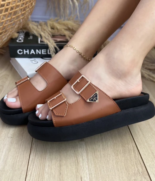 Prada Brown en Prada Brown