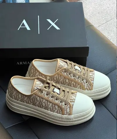 Armani Exchange Monogram Platform en Armani Exchange Monogram Platform