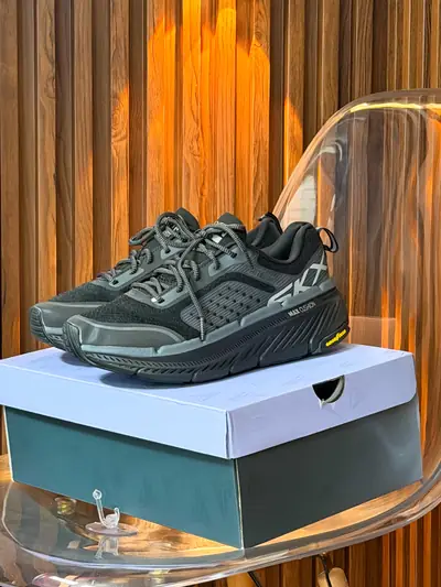 Skechers Max Cushioning Nite Vizin en Skechers Max Cushioning Nite Vizin
