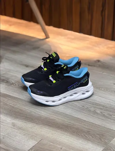 Skechers Max Cushioning Slip-Ins en Skechers Max Cushioning Slip-Ins